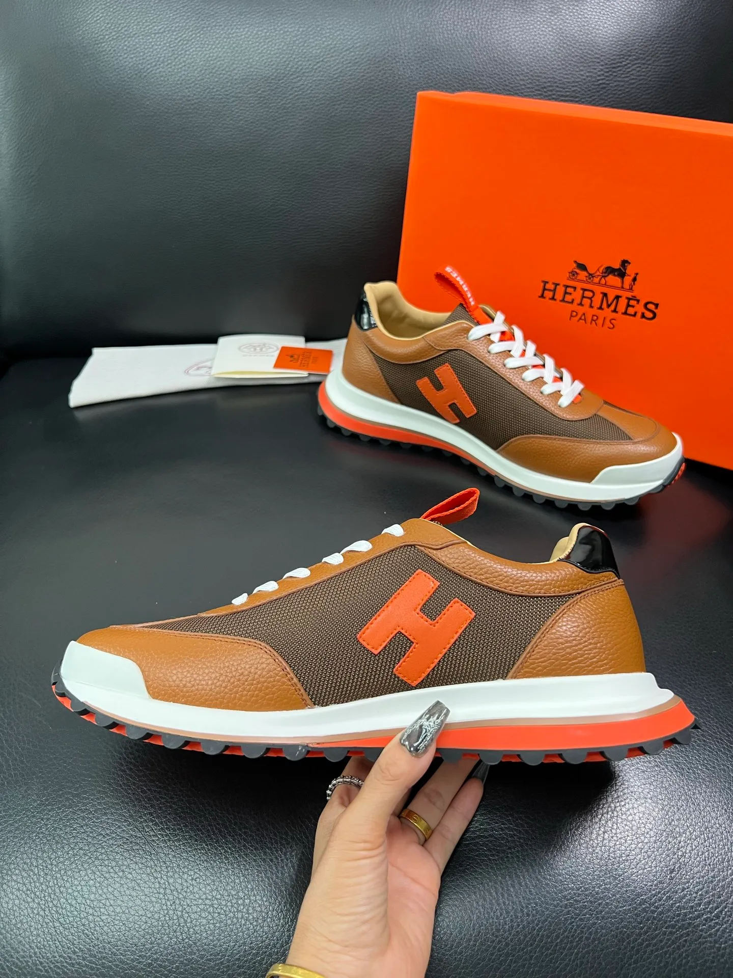 Men's shoes 💰800 Hermes top purchasing Hermes counters are on sale at the same time with original factory configuration, original cowhide imported from Italy and mesh fabric, high-quality splicing technology, fully imported water-dyed cowhide lining, soles: original soles specially provided by the original factory are super comfortable, the original factory follows the order and high quality, you can enter and exit the counter at will, you are welcome to compare and synchronize with the counter, code number 39-44 (customized 38 45) 85863